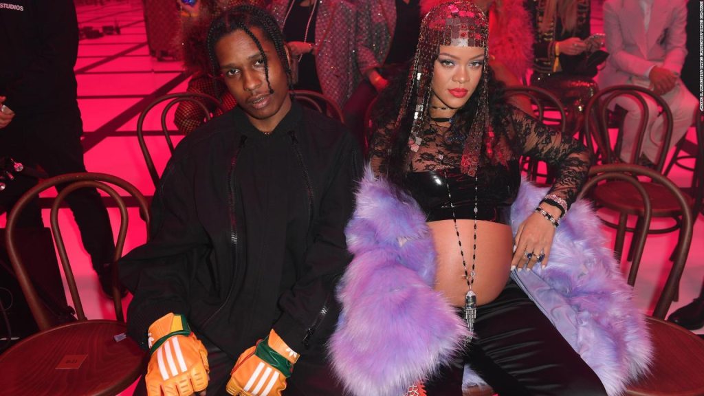 Mira la primera foto de Rihanna y A$AP Rocky junto a su pequeño hijo