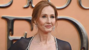 El nuevo podcast de J.K. Rowling y su historial de comentarios dañinos