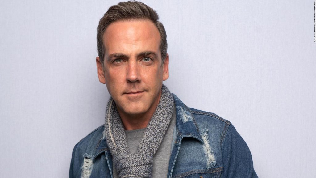 Carlos Ponce le "reclamó" con canción a Lele Pons por no invitarlo a su boda