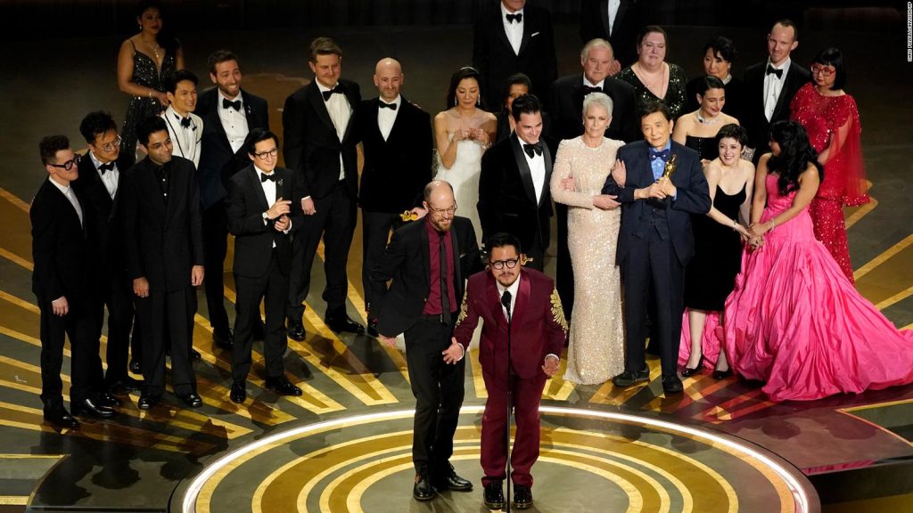 'Everything Everywhere All At Once' triunfa en los Oscar