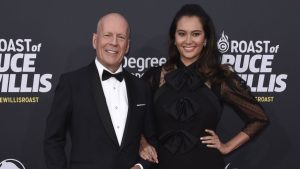 Emma Heming comparte un video de su renovación de votos con Bruce Willis para celebrar su aniversario