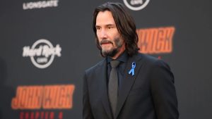 Keanu Reeves rinde tributo a Lance Reddick en el estreno de "John Wick 4"