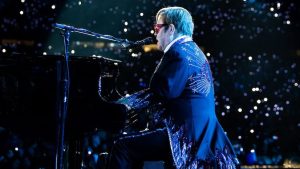 El titánico Glastonbury 2023 anuncia su cartel con Arctic Monkeys, Guns N' Roses, Elton John y más