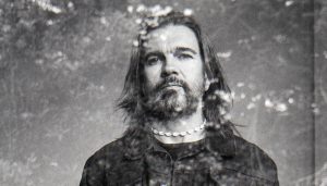 Juanes se muestra vulnerable en "Gris"