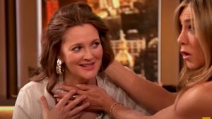 Drew Barrymore cree que experimenta su primer episodio de premenopausia en pleno programa