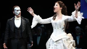 Los superfans de "El Fantasma de la Ópera" se despiden del espectáculo más antiguo de Broadway