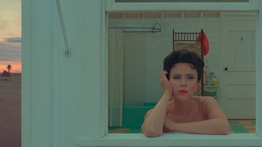 Scarlett Johansson protagoniza el tráiler de "Asteroid City" de Wes Anderson