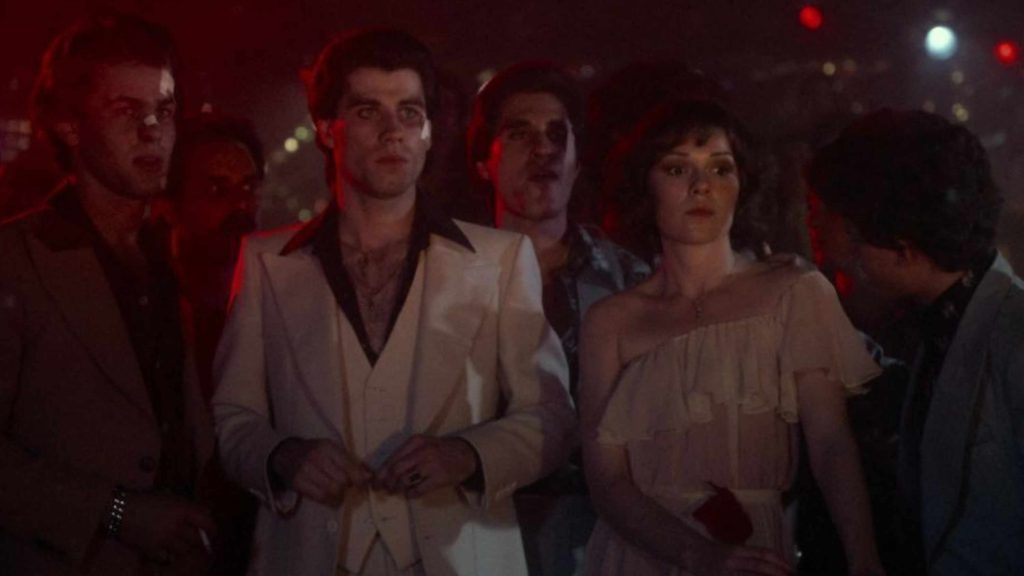 Subastan el traje blanco que utilizó John Travolta en "Saturday Night Fever"