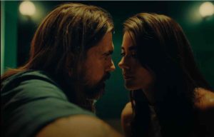 ¡Atracción en un ascensor! Juanes lanza su nuevo video "Ojalá"