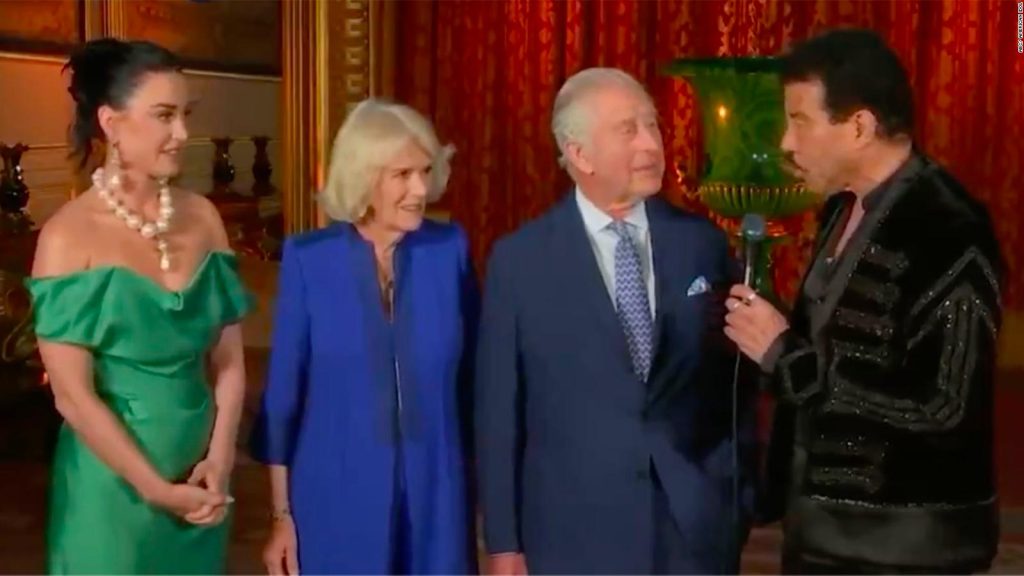 Carlos III y Camila sorprenden a la audiencia junto a Katy Perry y Lionel Richie en American Idol | Video