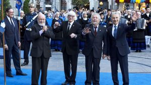 "El público pide que no nos retiremos"