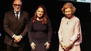 Gloria y Emilio Estefan reciben el "Premio Sophia a la Excelencia 2023