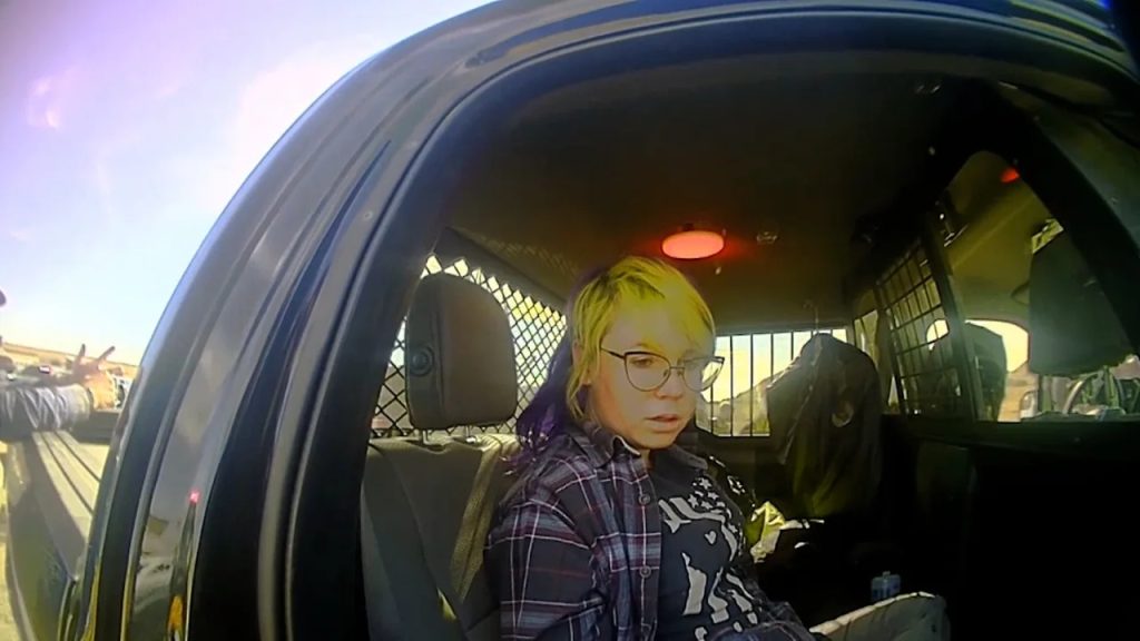 Hannah Gutierrez Reed, armera de "Rust", "transfirió una pequeña bolsa de cocaína" el día del disparo en el set, revelan documentos