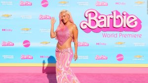 Karol G, Nicki Minaj y Dua Lipa posan en la alfombra de la película "Barbie" | Video