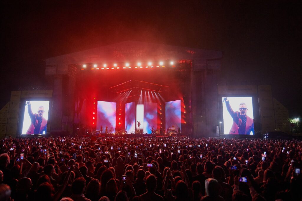 La lluvia no detuvo a Alejandro Sanz en el Festival Magdalena