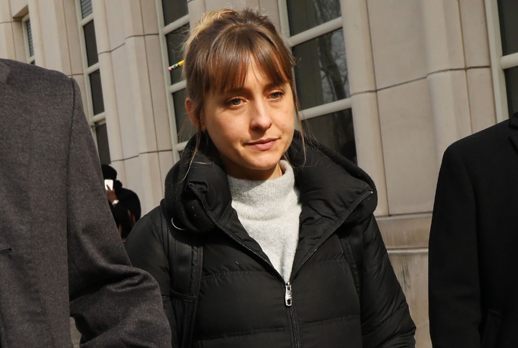 Liberan de prisión a Allison Mack, actriz de "Smallville" y miembro de alto rango del culto Nxivm