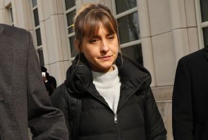 Liberan de prisión a Allison Mack, actriz de "Smallville" y miembro de alto rango del culto Nxivm