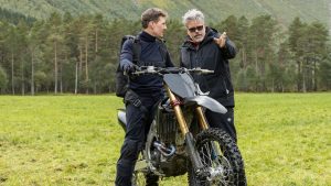 Todo lo que pudo salir mal en el truco 'imposible' de motocicleta que realizó Tom Cruise, según su director