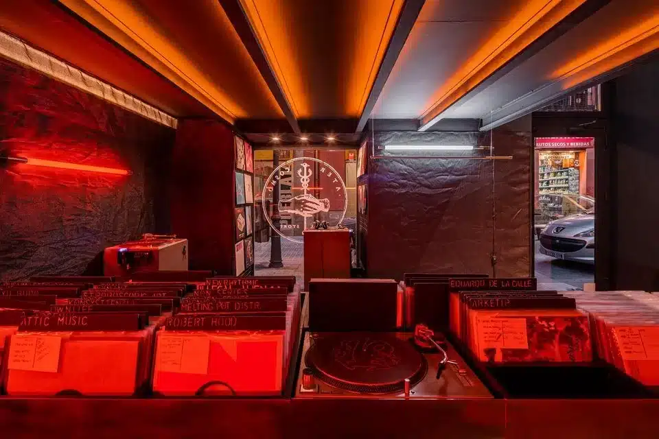 Las mejores tiendas de discos y vinilos de Madrid 13 ater cosmo jpg