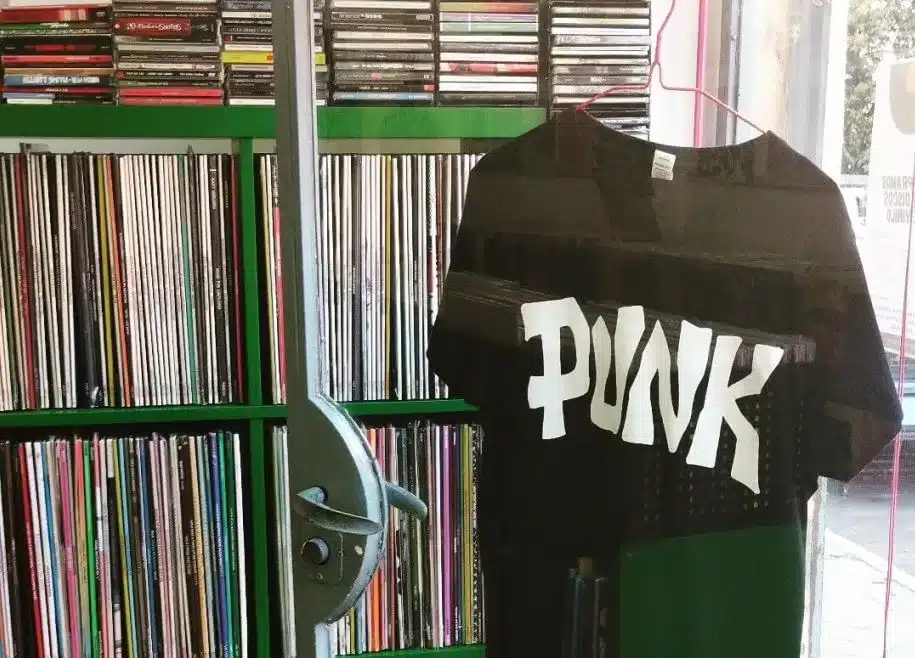 Las mejores tiendas de discos y vinilos de Madrid 14 la negra jpg