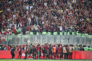 La vinotinto llegó en horas de la noche al aeropuerto internacional de Maiquetía