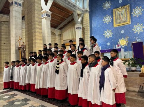 Niños Cantores en Roma