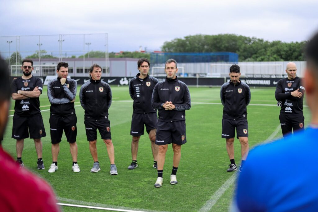 Fernando Batista figura entre los nominados a entrenador del año