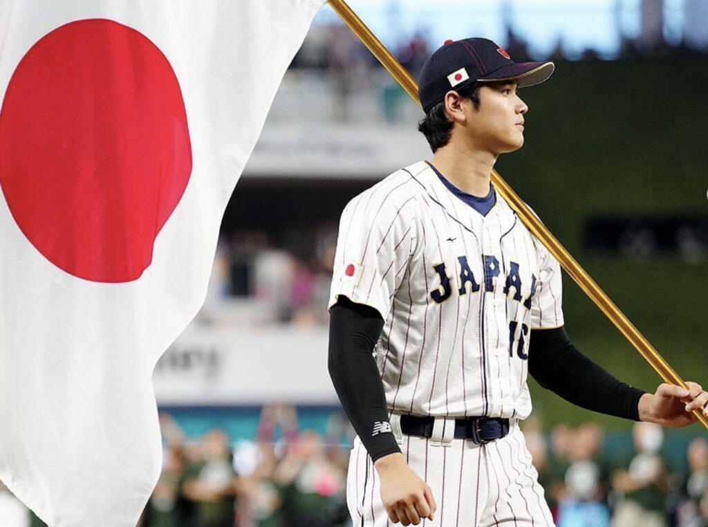 Shohei Ohtani firma histórico contrato con los Dodgers de Los Ángeles
