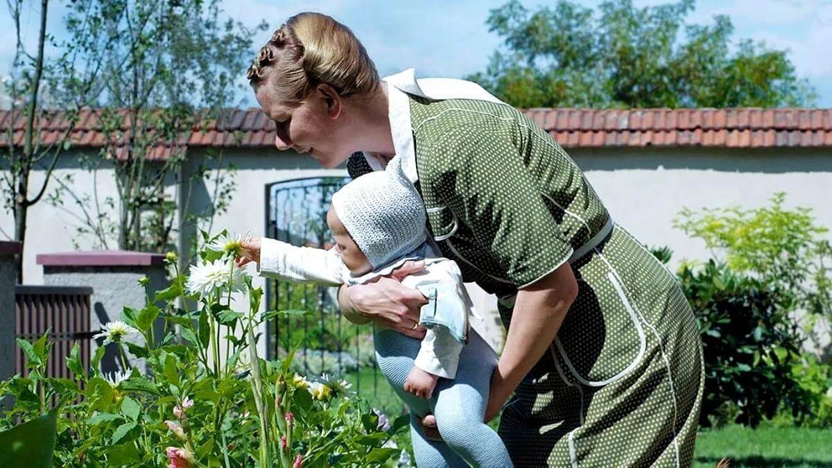 La zona de interés, banda sonora y canciones que suenan en la película nominada a 5 Óscar 4 Sandra Hüller en La zona de interés