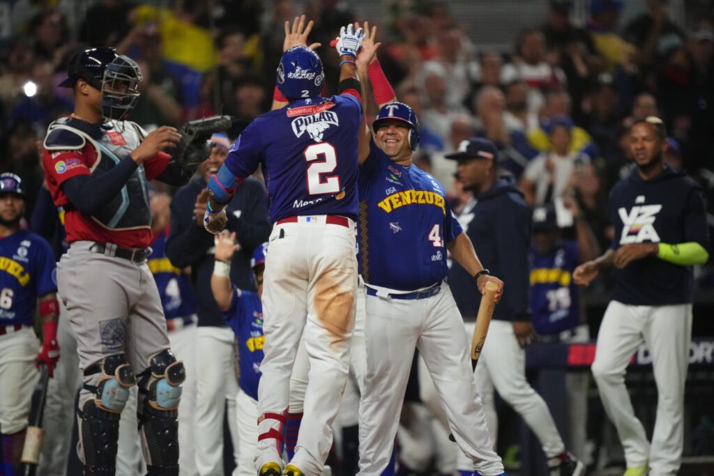 Tiburones aseguró su pase a las semifinales de la Serie del Caribe