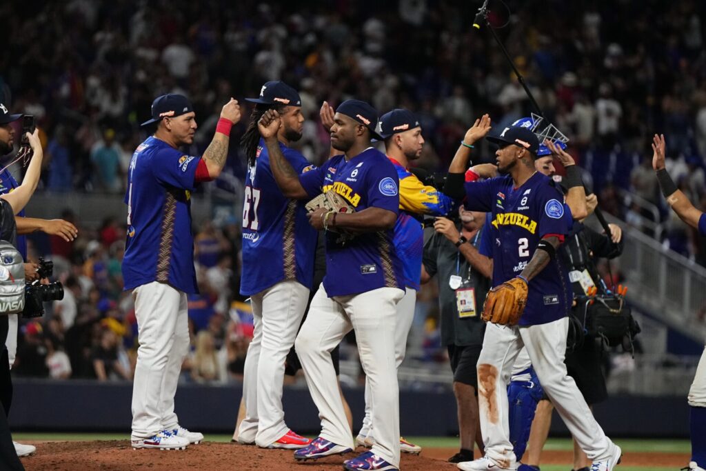 Tiburones se medirá ante Tigres en la final de la Serie del Caribe