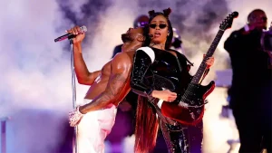 Usher con HER en Super Bowl 2024
