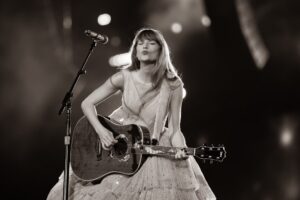 Taylor Swift anunció la última versión de su disco con otro tema extra