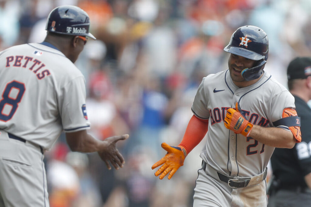 Altuve botó la pelota en Ciudad de México