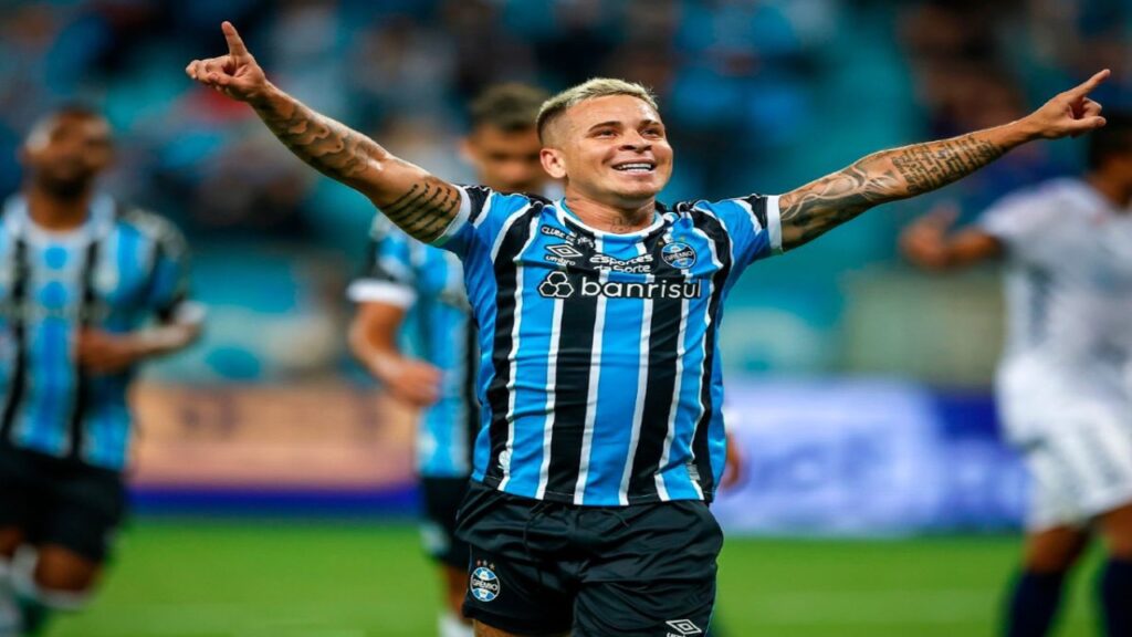 Soteldo levanta su primer título jugando con el Gremio