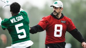 Aaron Rodgers descartó la política para seguir en la NFL