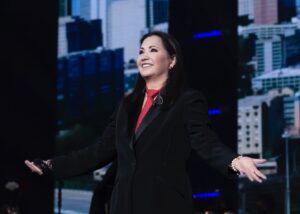 Ana Gabriel realizará una gira para celebrar sus 50 años de carrera