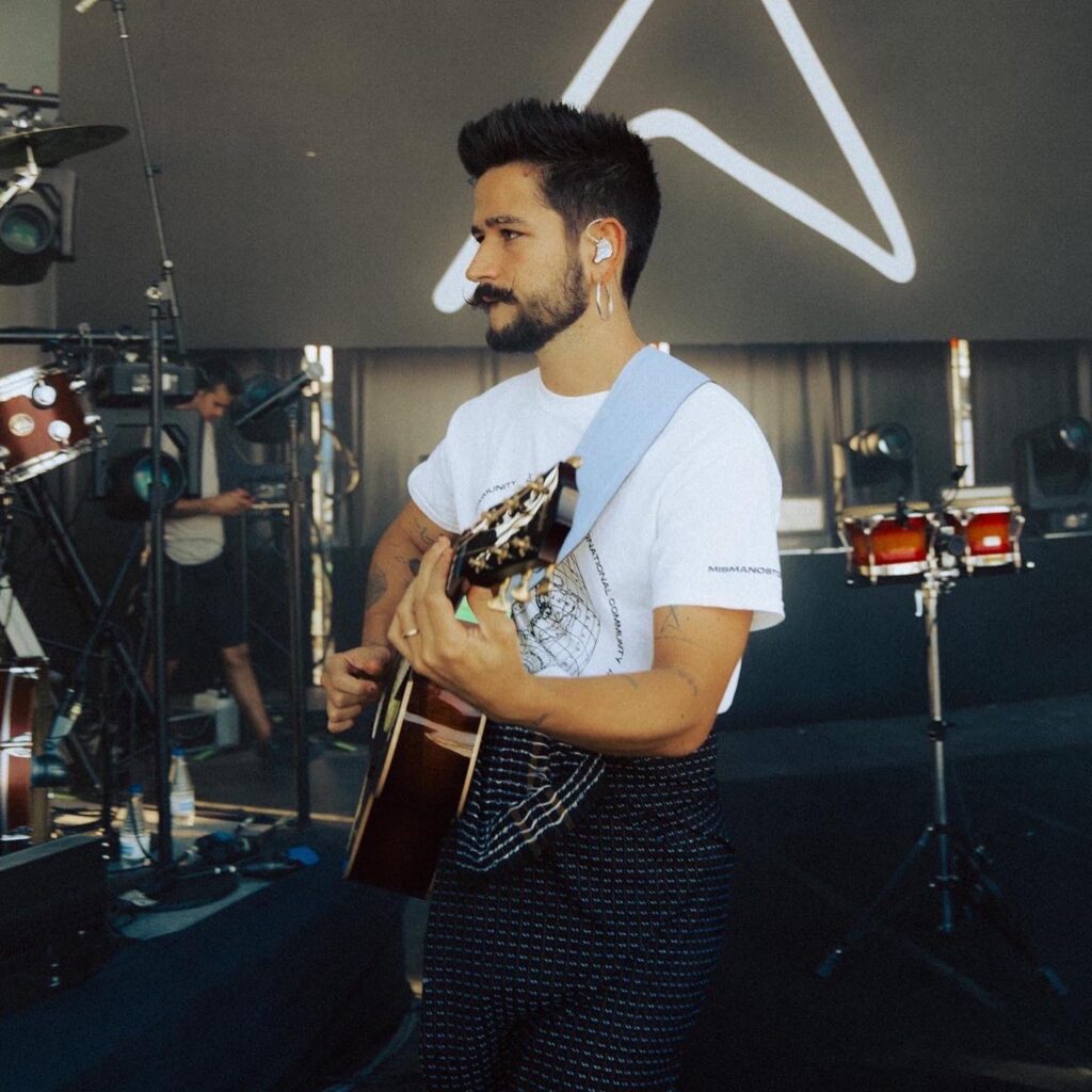 Camilo lanzó su álbum "Cuatro" con 12 temas