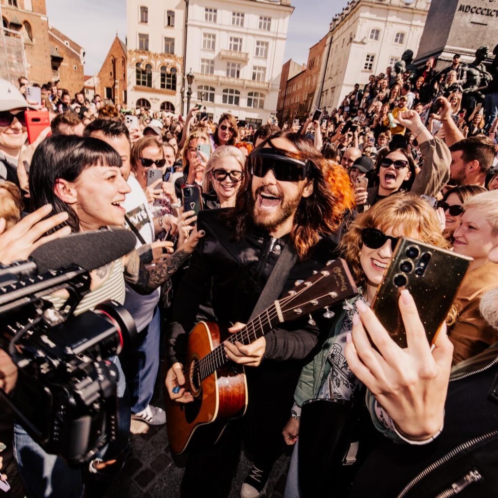 Jared Leto sorprendió a sus fans con un concierto improvisado en Lisboa