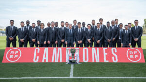 Real Madrid recibió el trofeo de su trigésimo sexta Liga