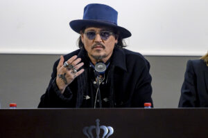 Johnny Depp envía un mensaje de apoyo a Valencia