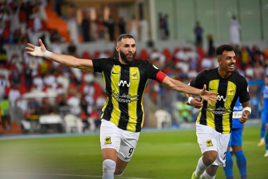 Benzema lleva a Al Ittihad hacia lo más alto de la tabla