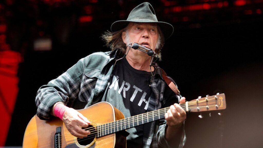 Neil Young finalmente sí se presentará en Glastonbury