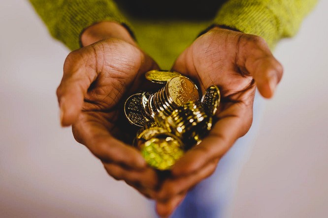 Luis Alberto Pérez González - Economía del Bienestar ¡Factor Clave en las Finanzas Familiares! - FOTO