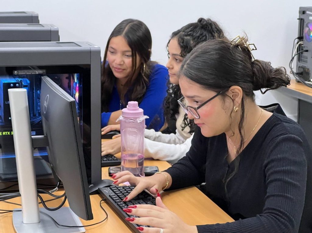 Technovation Girls grupo Destacada B BFN y ES
