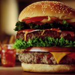 Día de la Hamburguesa desata "guerra de promociones" en los restaurantes