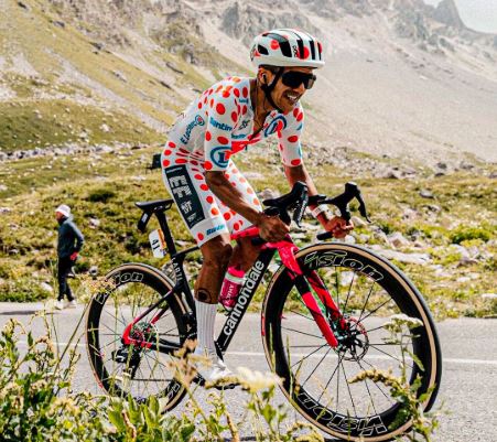 Tour de Francia: Carapaz es campeón de la montaña, vence y avanza
