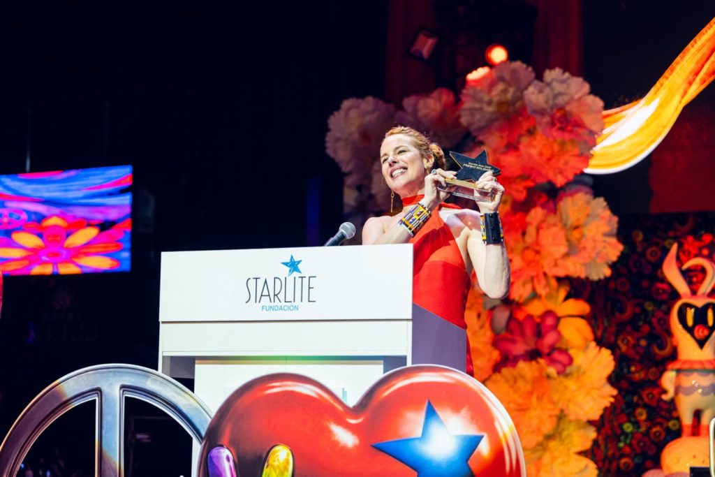 Impacto social de "Goleadoras": Eglantina Zingg es premiada por la Fundación Starlite