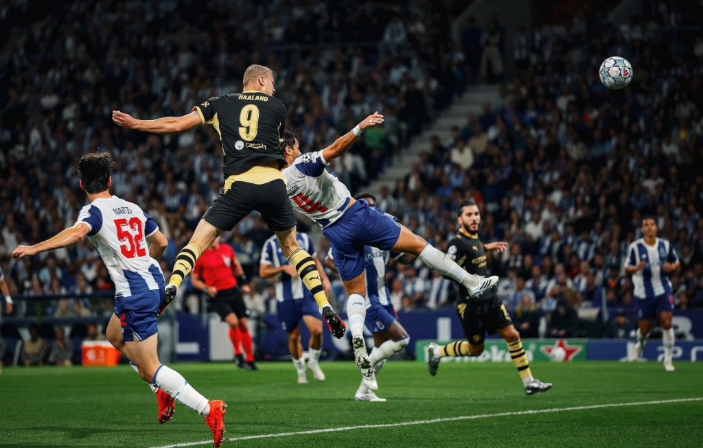 Haaland iguala marca goleadora del "Kun" en Champions