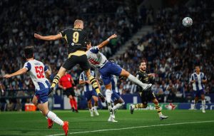 Haaland iguala marca goleadora del "Kun" en Champions